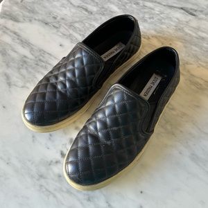 Steve Madden Women’s Size 8 Black Quilted Slip On Sneakers Loafer
